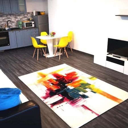 Apartament Spatios Cu 2 Camere In Centrul Statiunii Mamaia -73Mp - ! Exteriör bild